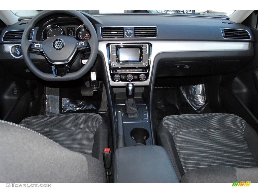 2016 Volkswagen Passat S Sedan Dashboard Photos