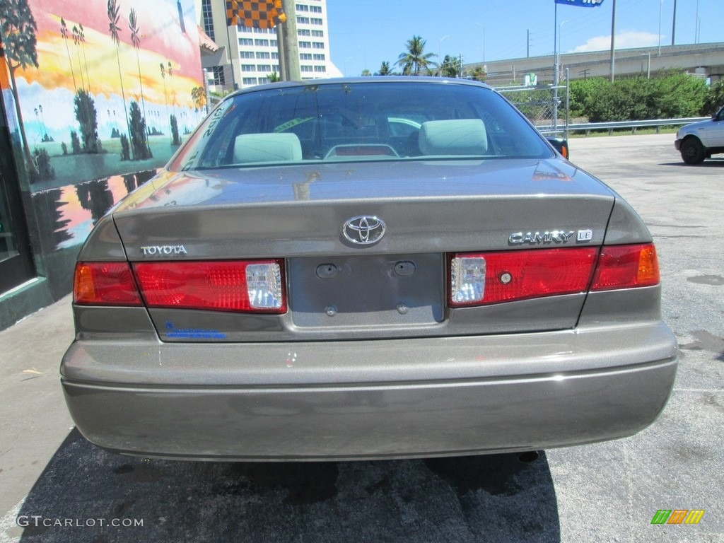 2001 Camry LE - Cashmere Beige Metallic / Gray photo #8