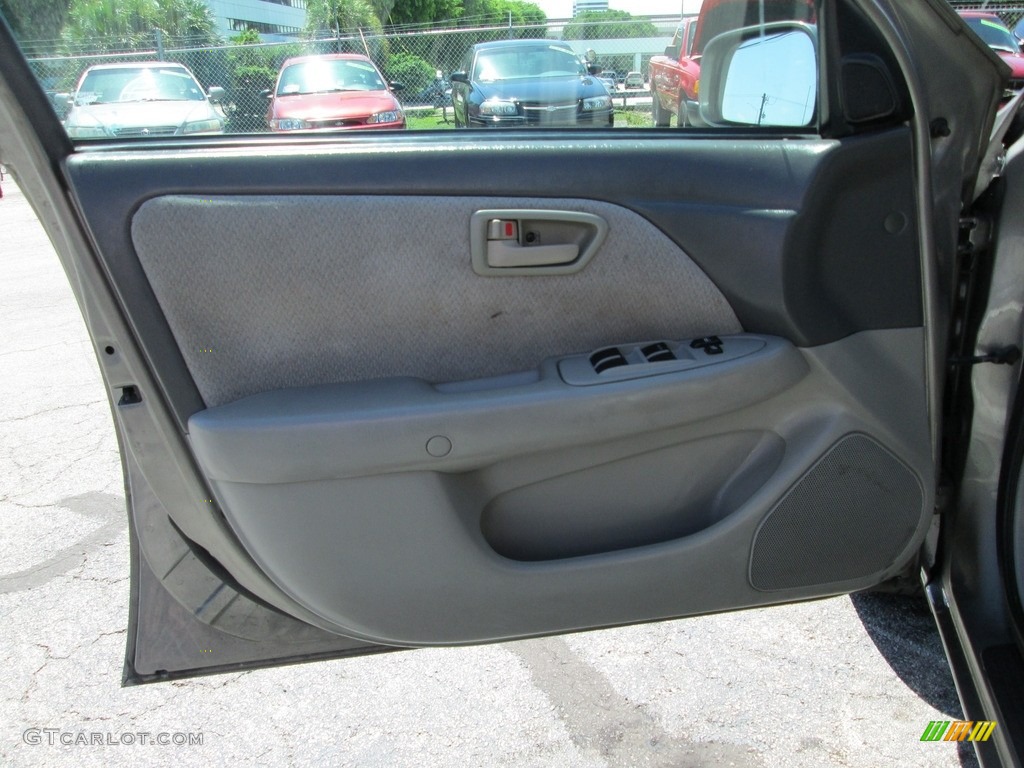 2001 Camry LE - Cashmere Beige Metallic / Gray photo #10