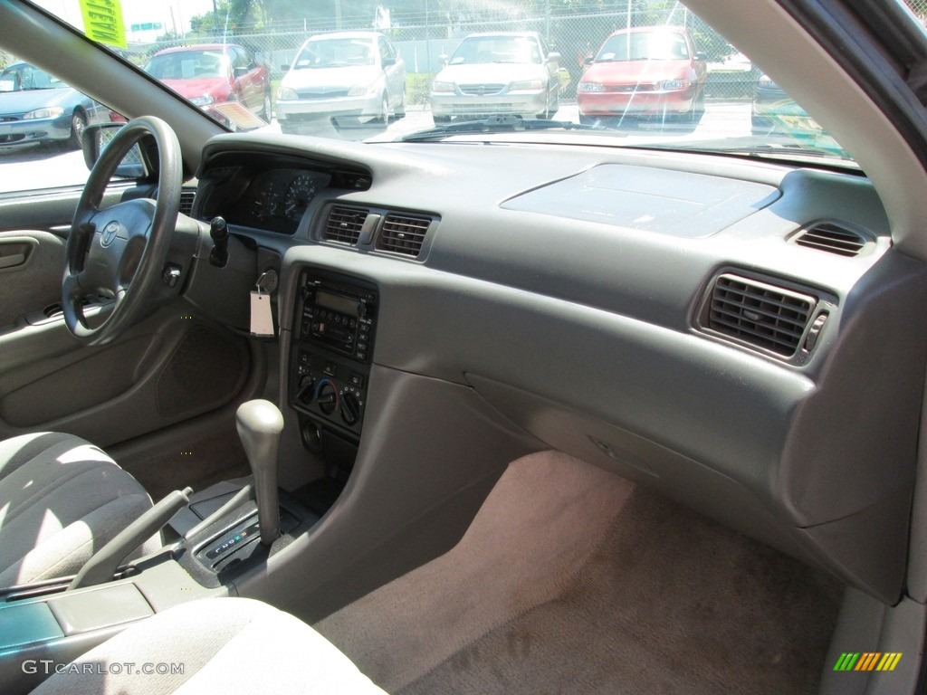2001 Camry LE - Cashmere Beige Metallic / Gray photo #18