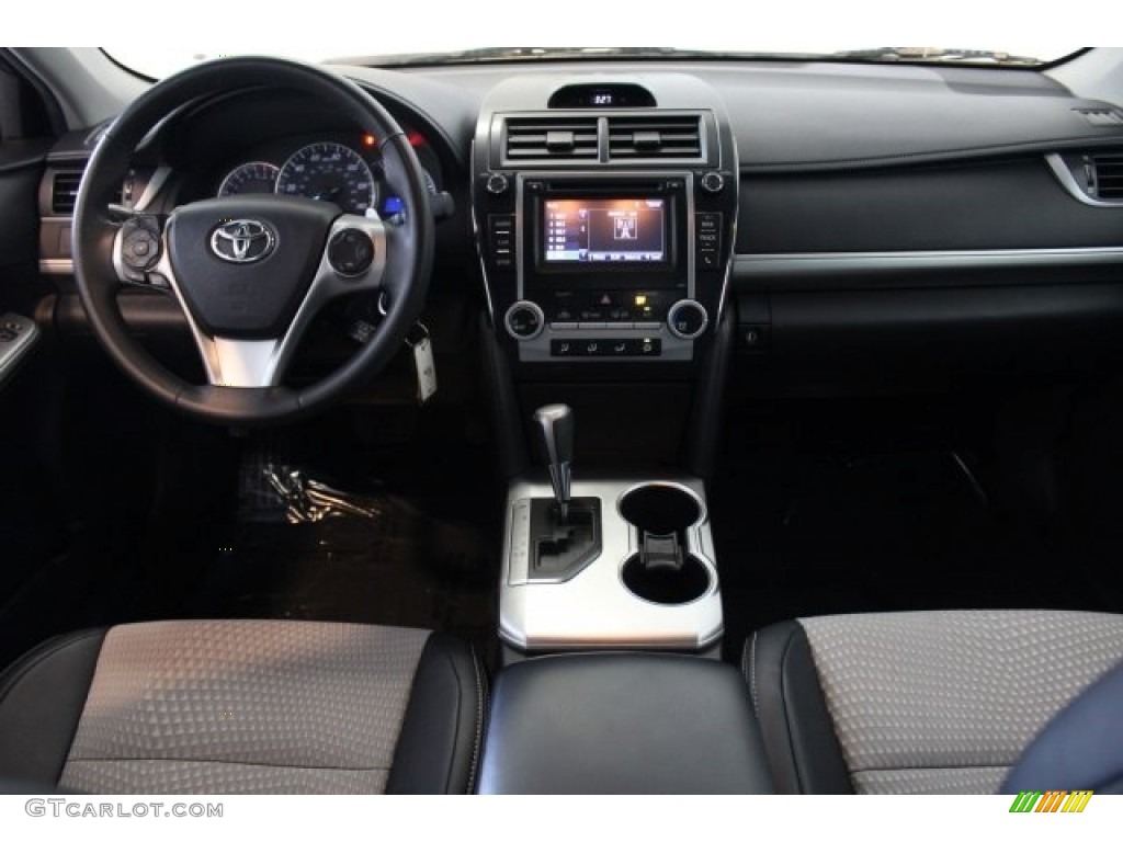 2014 Camry SE - Super White / Black/Ash photo #8