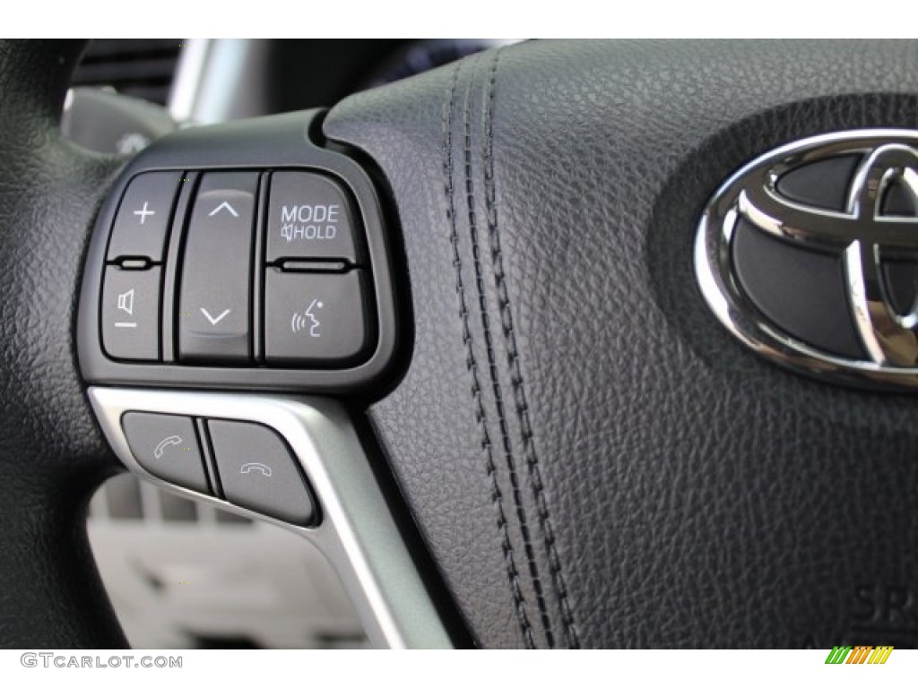 2017 Toyota Highlander LE Controls Photo #122316135