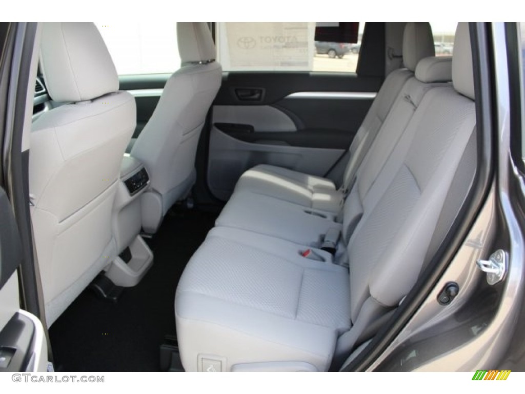 2017 Toyota Highlander LE Rear Seat Photo #122316207