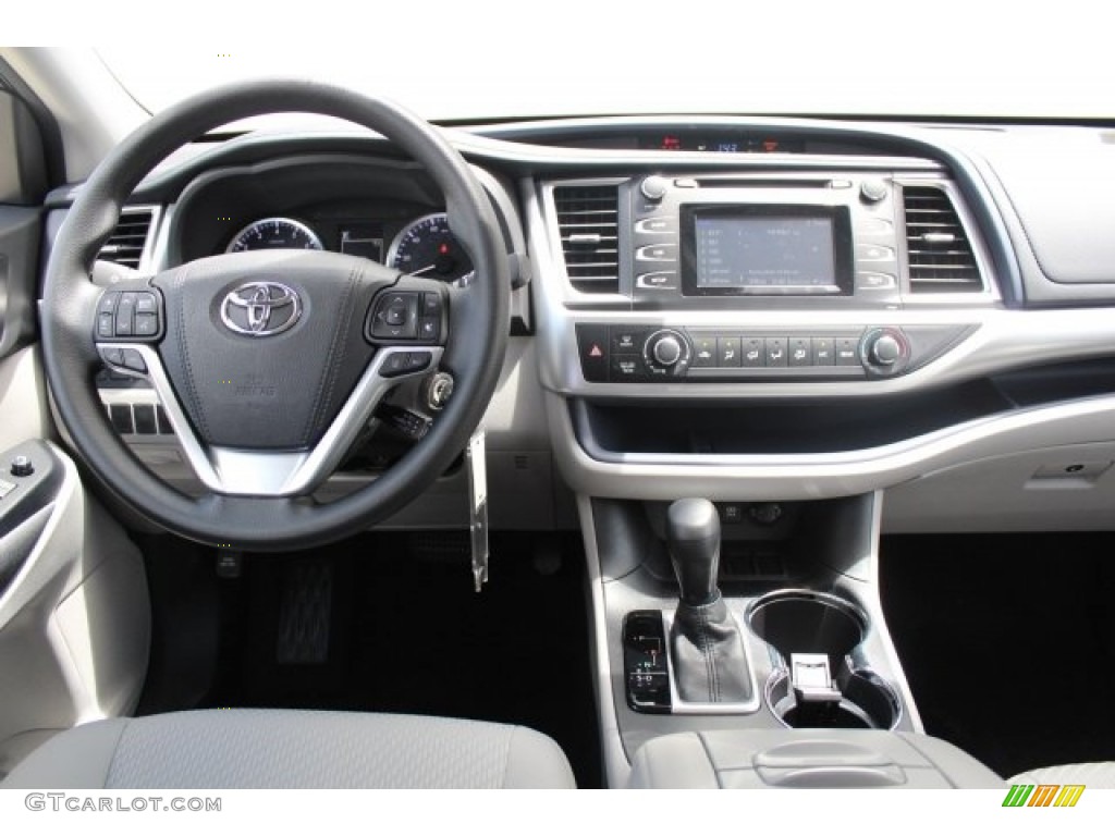2017 Toyota Highlander LE Ash Dashboard Photo #122316213