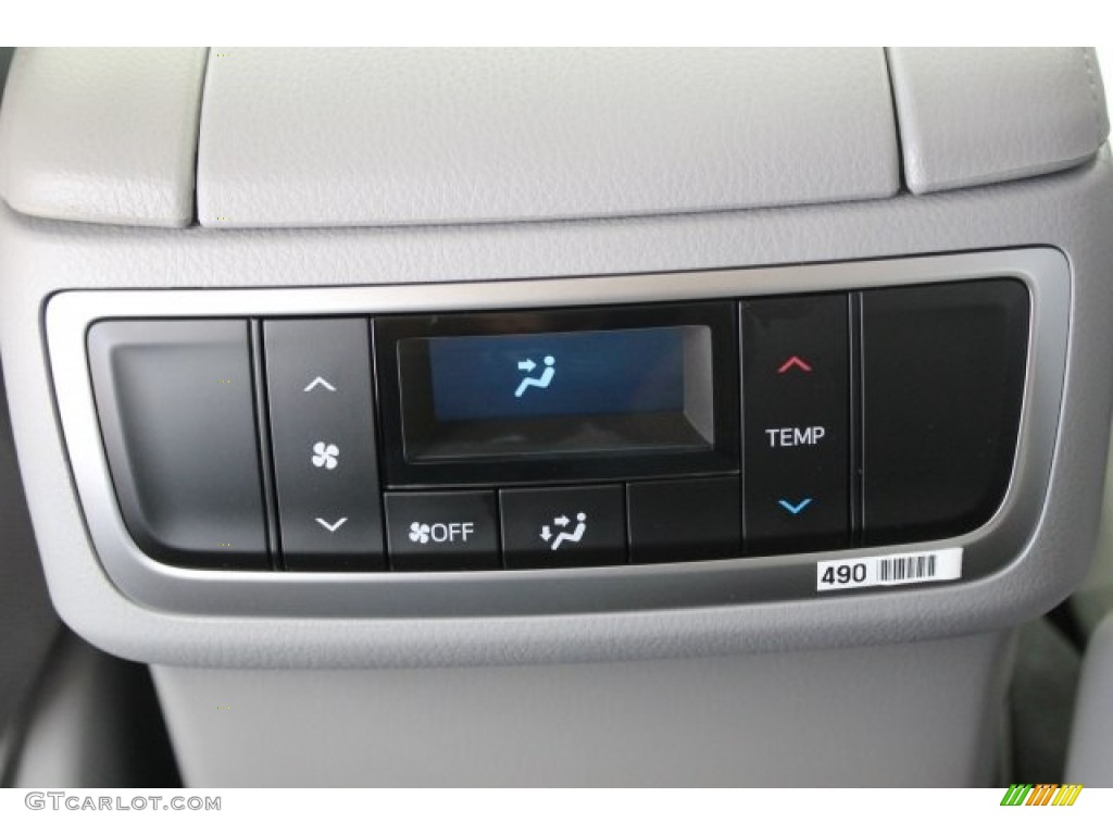 2017 Toyota Highlander LE Controls Photo #122316258