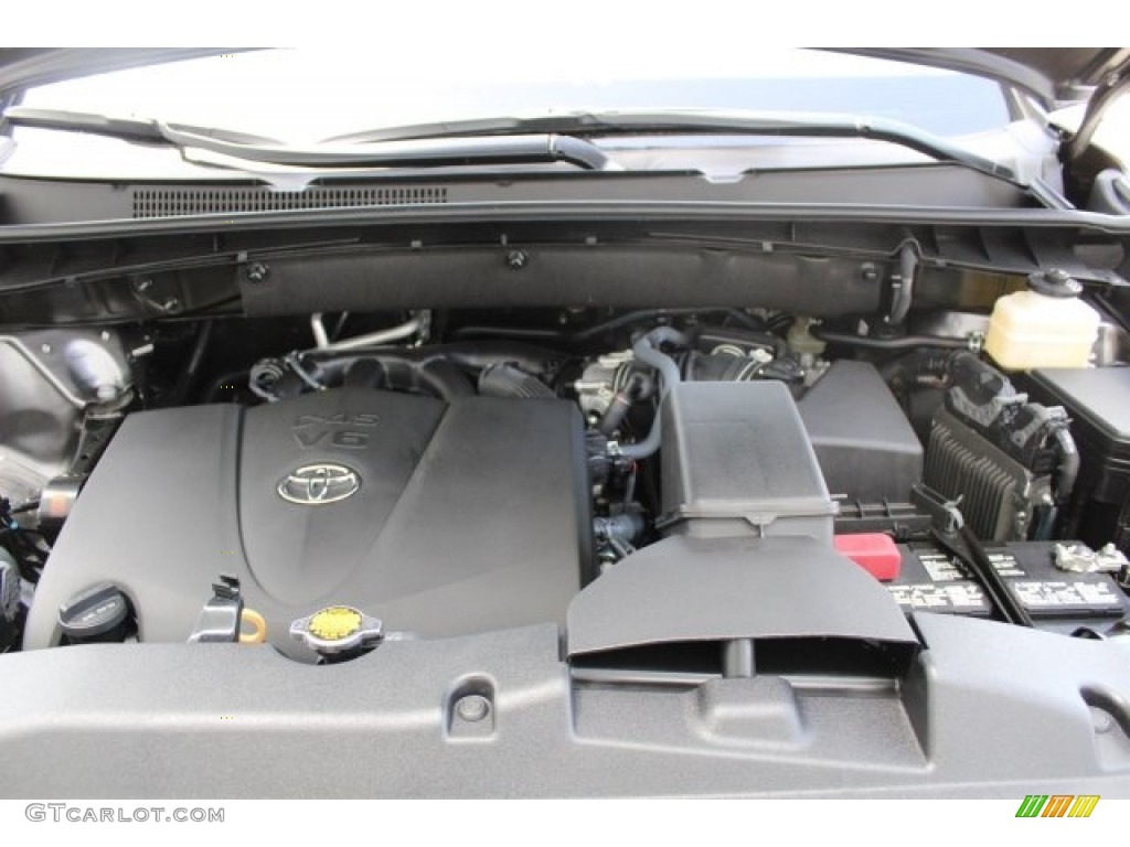 2017 Toyota Highlander LE Engine Photos