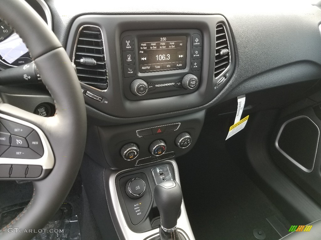 2018 Jeep Compass Latitude 4x4 Controls Photos