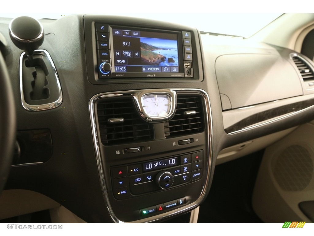 2016 Town & Country Touring - Billet Silver Metallic / Black/Light Graystone photo #8