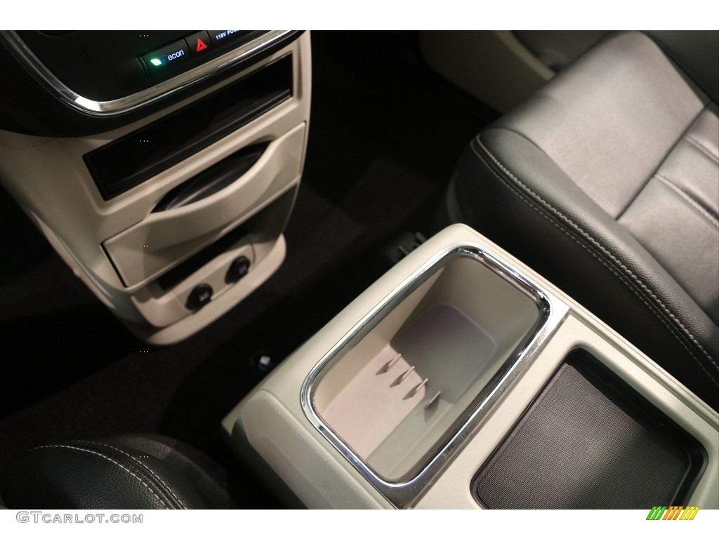 2016 Town & Country Touring - Billet Silver Metallic / Black/Light Graystone photo #12
