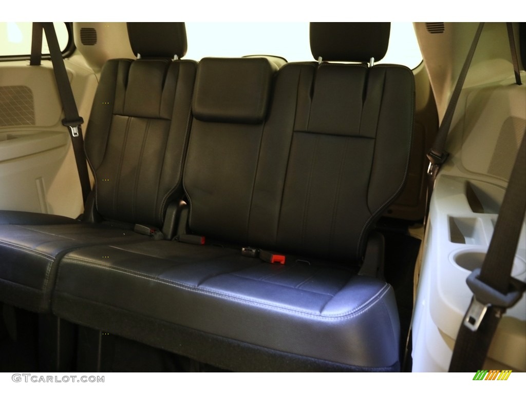 2016 Town & Country Touring - Billet Silver Metallic / Black/Light Graystone photo #17