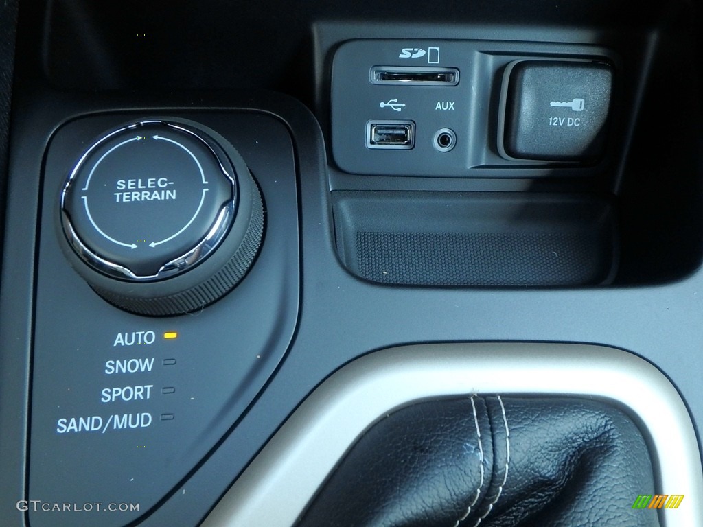 2018 Jeep Cherokee Altitude 4x4 Controls Photo #122335313