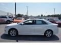 Super White - Camry SE Photo No. 7