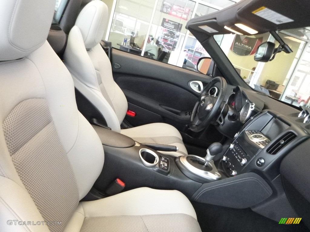 2016 Nissan 370Z Touring Roadster Front Seat Photo #122348953