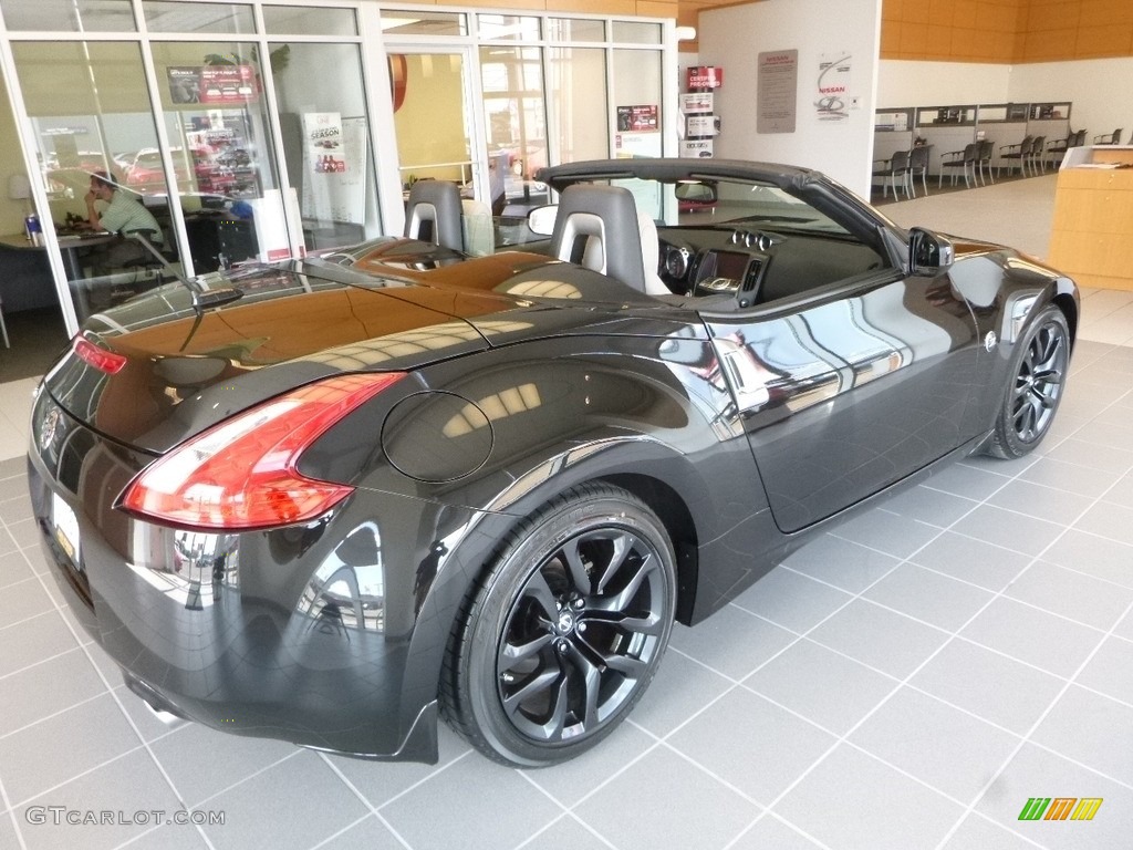 Magnetic Black 2016 Nissan 370Z Touring Roadster Exterior Photo #122349004