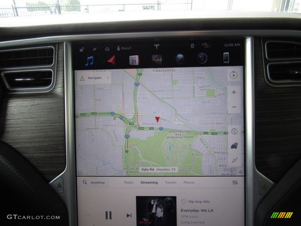2016 Tesla Model X 75D Navigation Photos