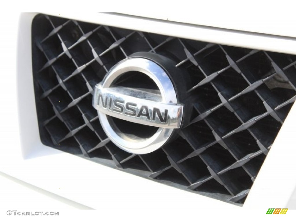 2010 Titan PRO-4X Crew Cab 4x4 - Blizzard White / Charcoal photo #4