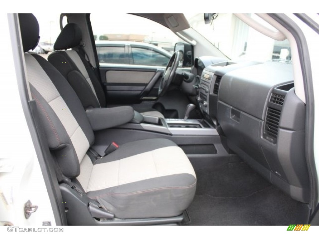 2010 Titan PRO-4X Crew Cab 4x4 - Blizzard White / Charcoal photo #32