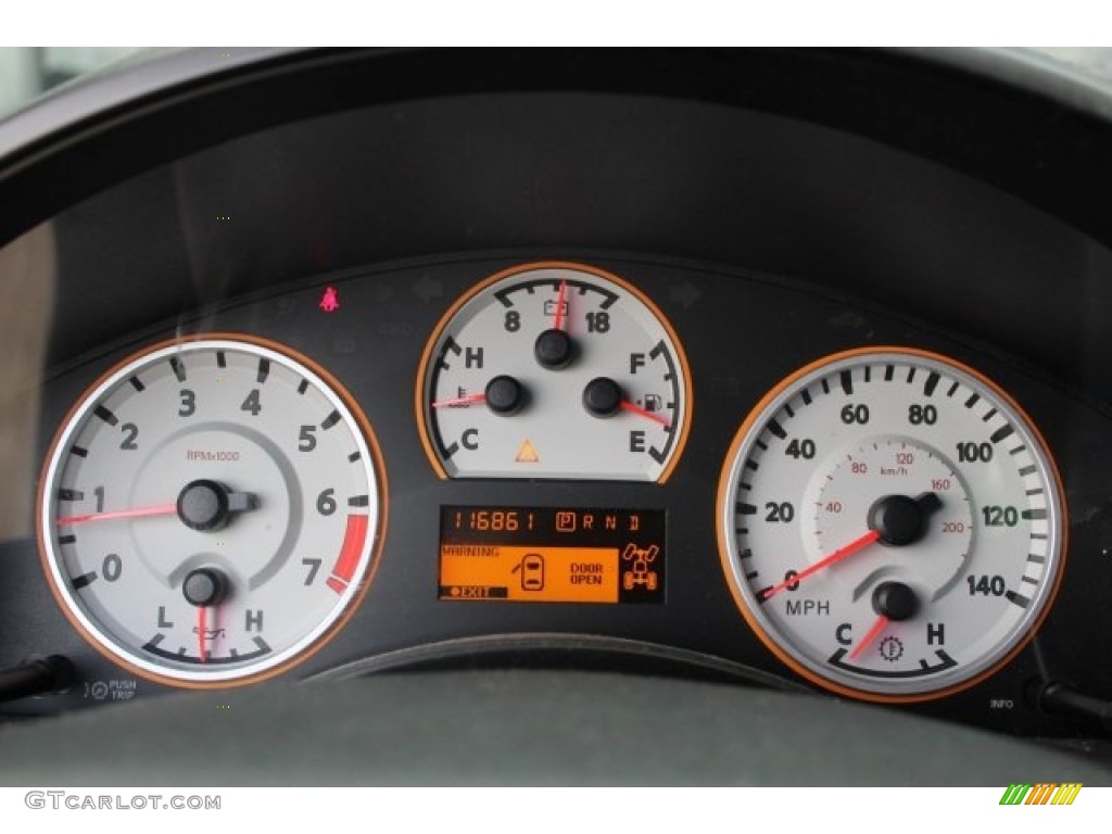 2010 Titan PRO-4X Crew Cab 4x4 - Blizzard White / Charcoal photo #33