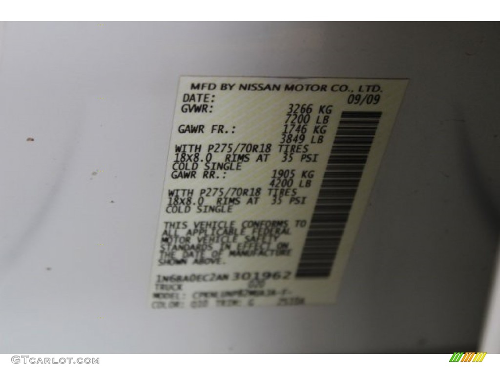 2010 Titan PRO-4X Crew Cab 4x4 - Blizzard White / Charcoal photo #35