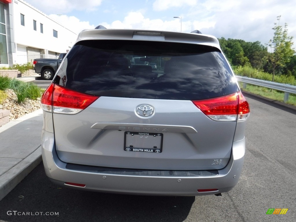 2014 Sienna XLE AWD - Silver Sky Metallic / Light Gray photo #8