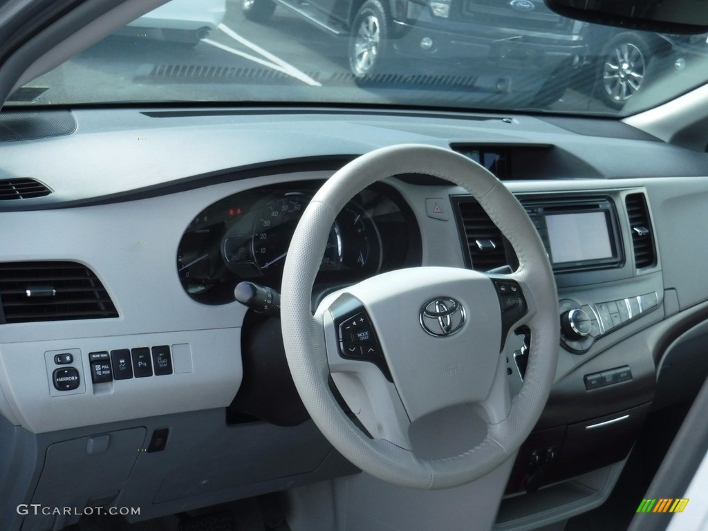 2014 Sienna XLE AWD - Silver Sky Metallic / Light Gray photo #11