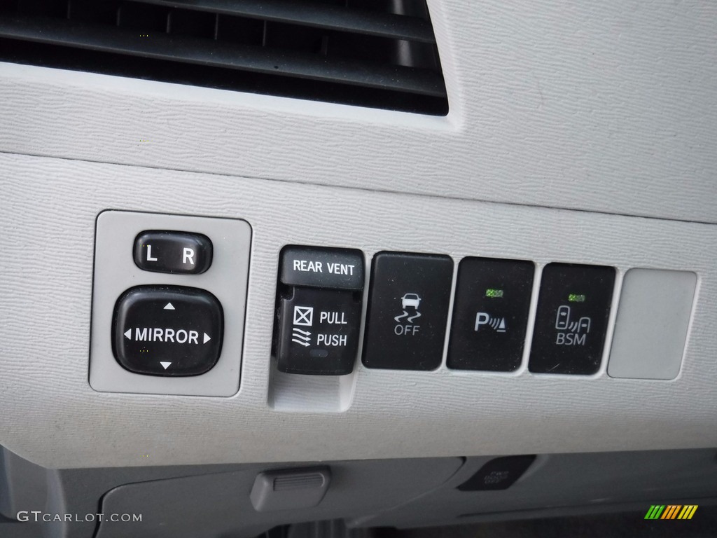 2014 Sienna XLE AWD - Silver Sky Metallic / Light Gray photo #13