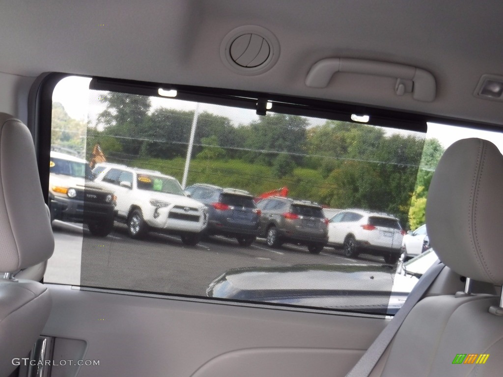 2014 Sienna XLE AWD - Silver Sky Metallic / Light Gray photo #24