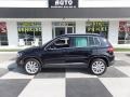 Deep Black Metallic 2013 Volkswagen Tiguan SE