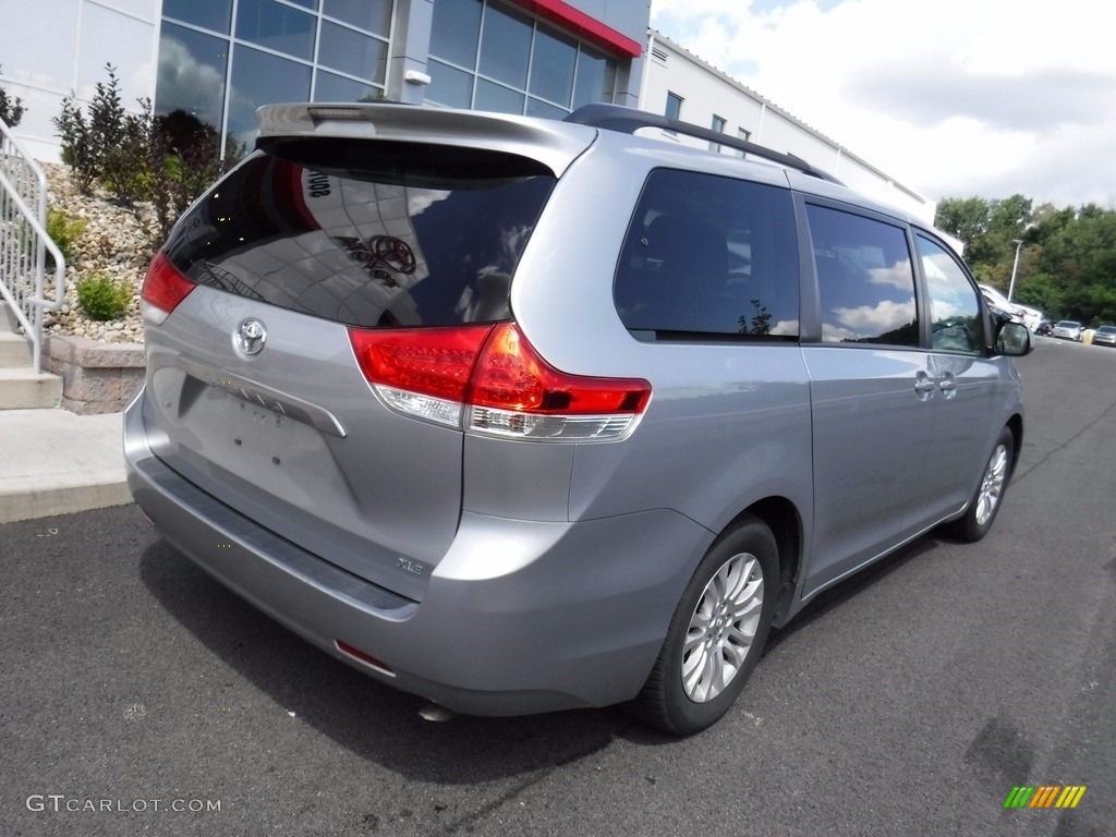2014 Sienna XLE - Silver Sky Metallic / Light Gray photo #10