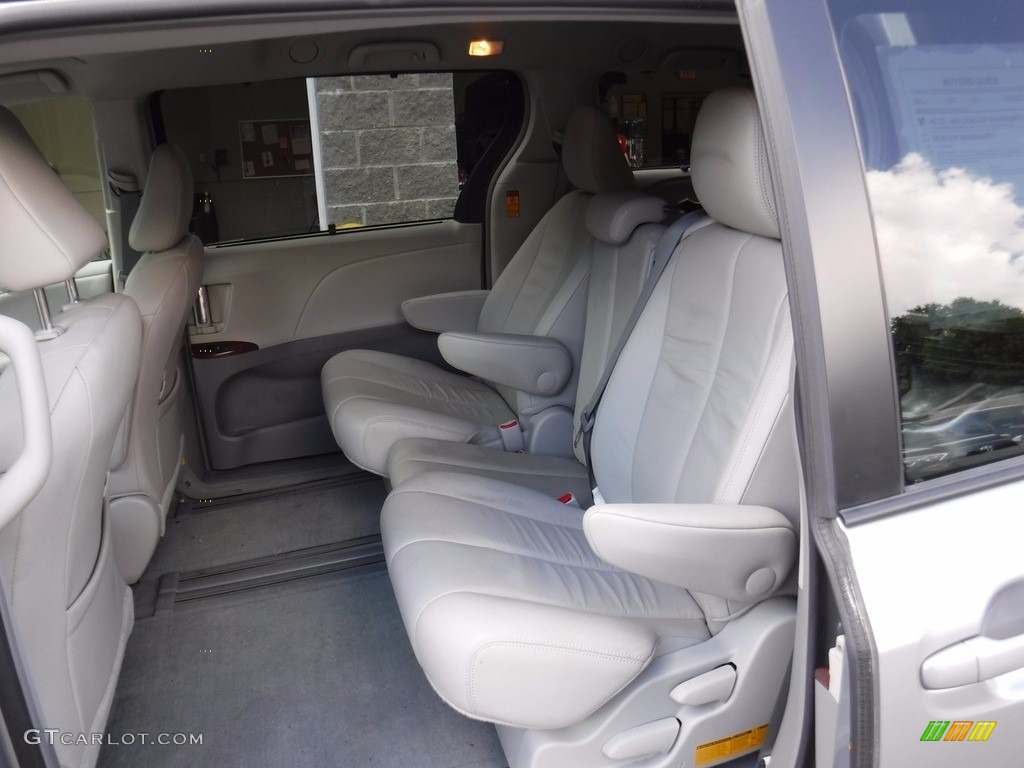 2014 Sienna XLE - Silver Sky Metallic / Light Gray photo #23