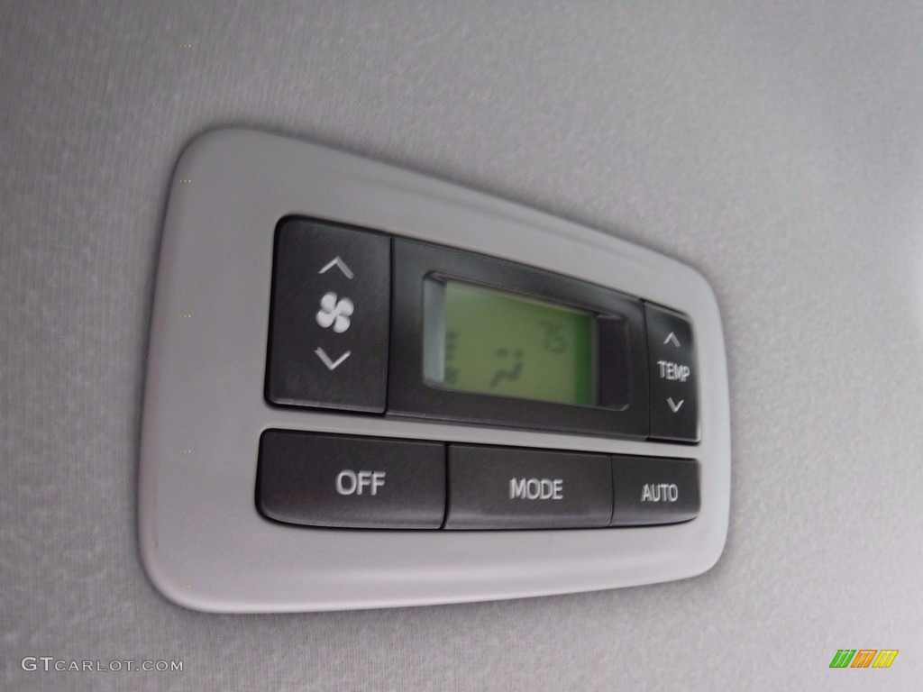 2014 Sienna XLE - Silver Sky Metallic / Light Gray photo #24