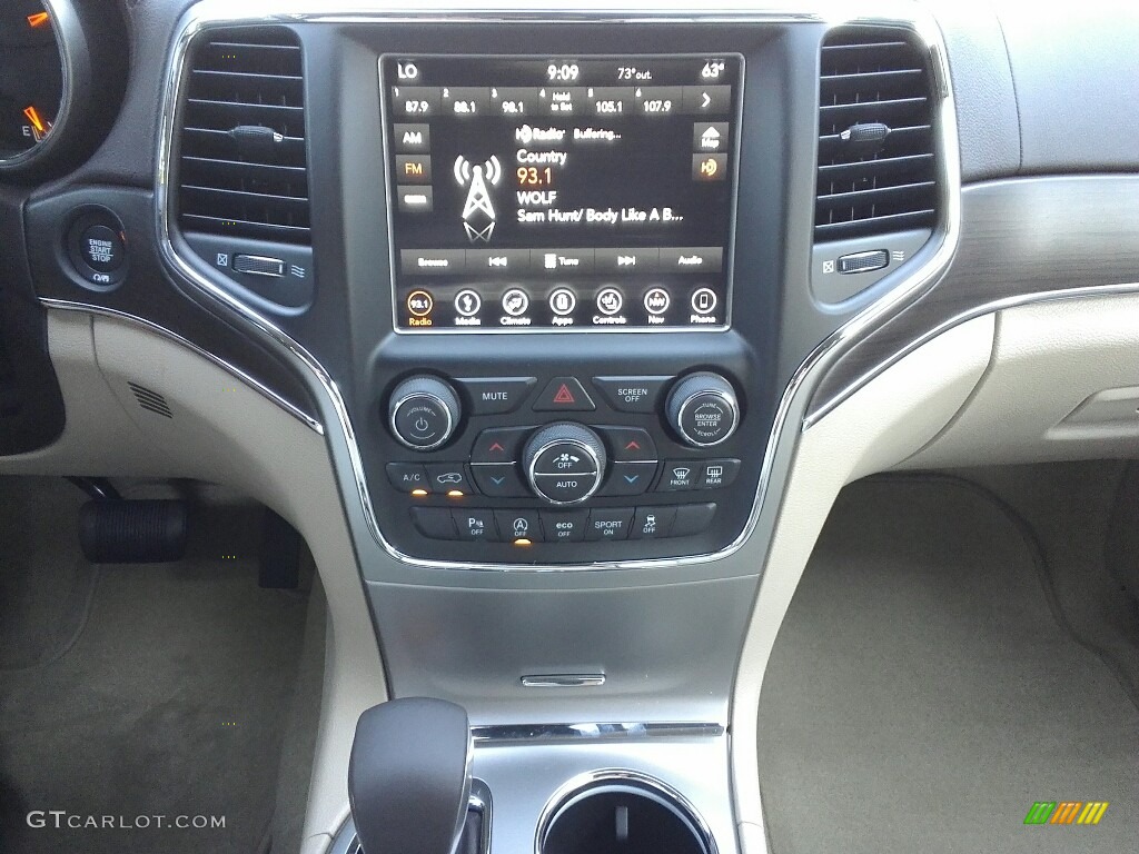 2018 Jeep Grand Cherokee Overland 4x4 Controls Photo #122383153