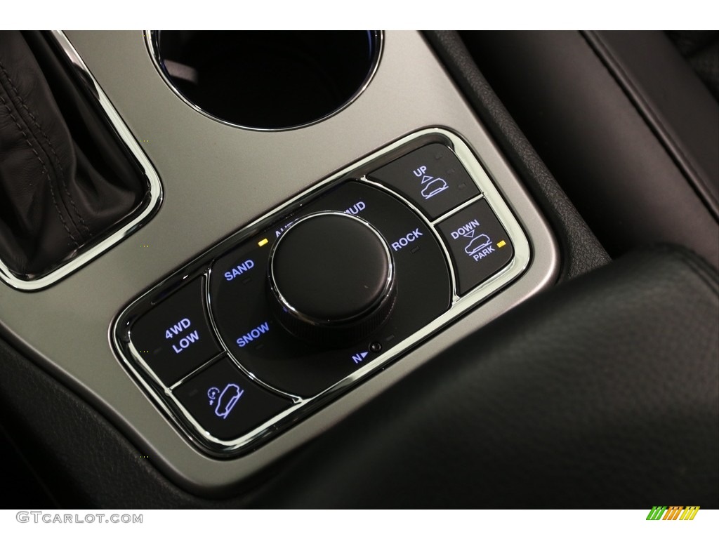 2017 Grand Cherokee Summit 4x4 - Diamond Black Crystal Pearl / Black photo #17