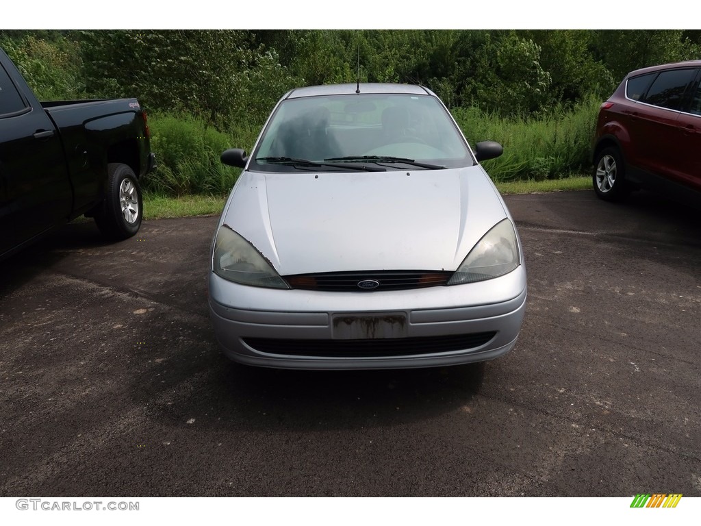 2003 Focus ZX5 Hatchback - Sangria Red Metallic / Medium Graphite photo #2