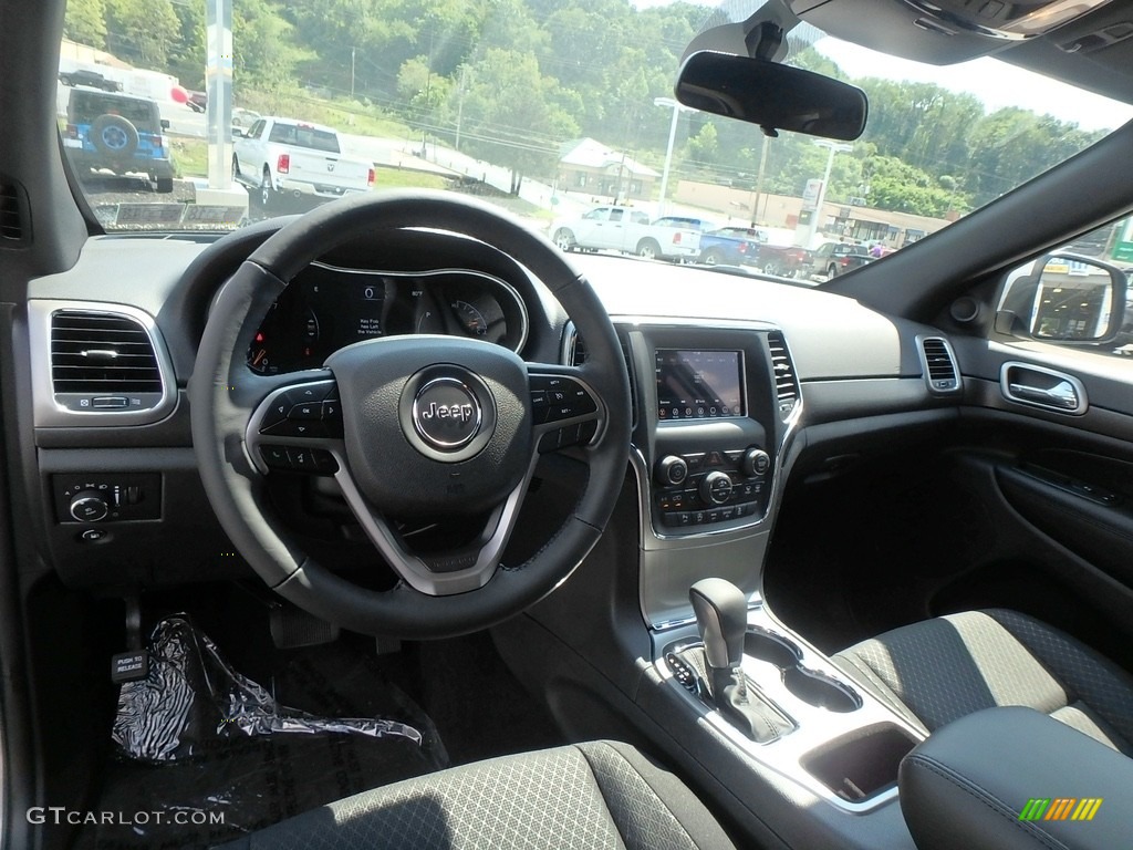 2018 Jeep Grand Cherokee Laredo 4x4 Dashboard Photos