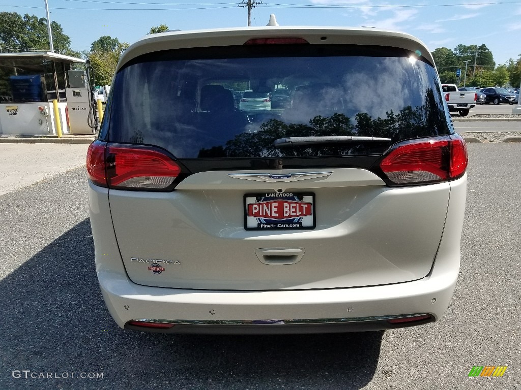 2017 Pacifica Touring L - Tusk White / Black/Alloy photo #9