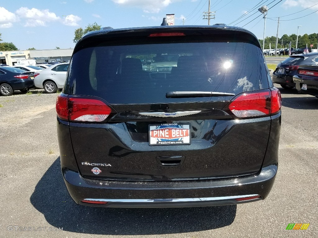2017 Pacifica Touring L Plus - Brilliant Black Crystal Pearl / Black/Alloy photo #5