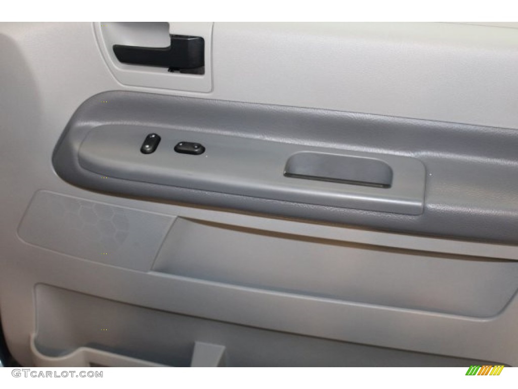 2004 Freestar SES - Medium Steel Blue Metallic / Flint Grey photo #22