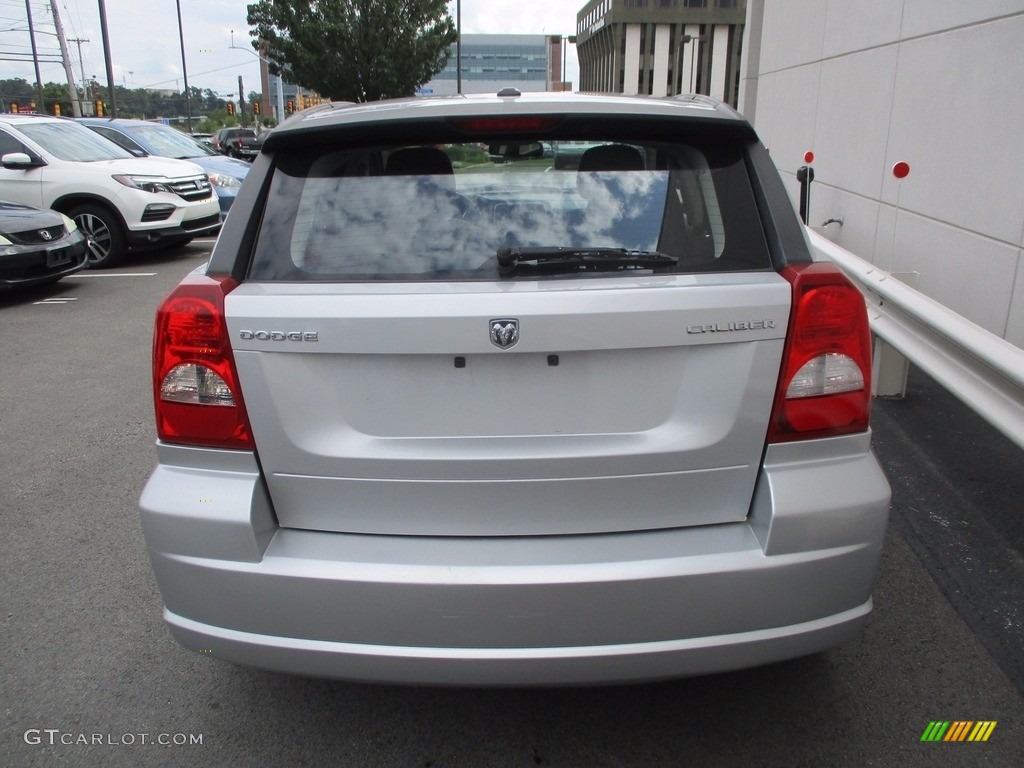 2011 Caliber Mainstreet - Bright Silver Metallic / Dark Slate Gray photo #4