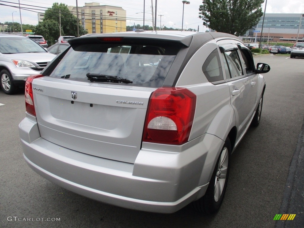 2011 Caliber Mainstreet - Bright Silver Metallic / Dark Slate Gray photo #5