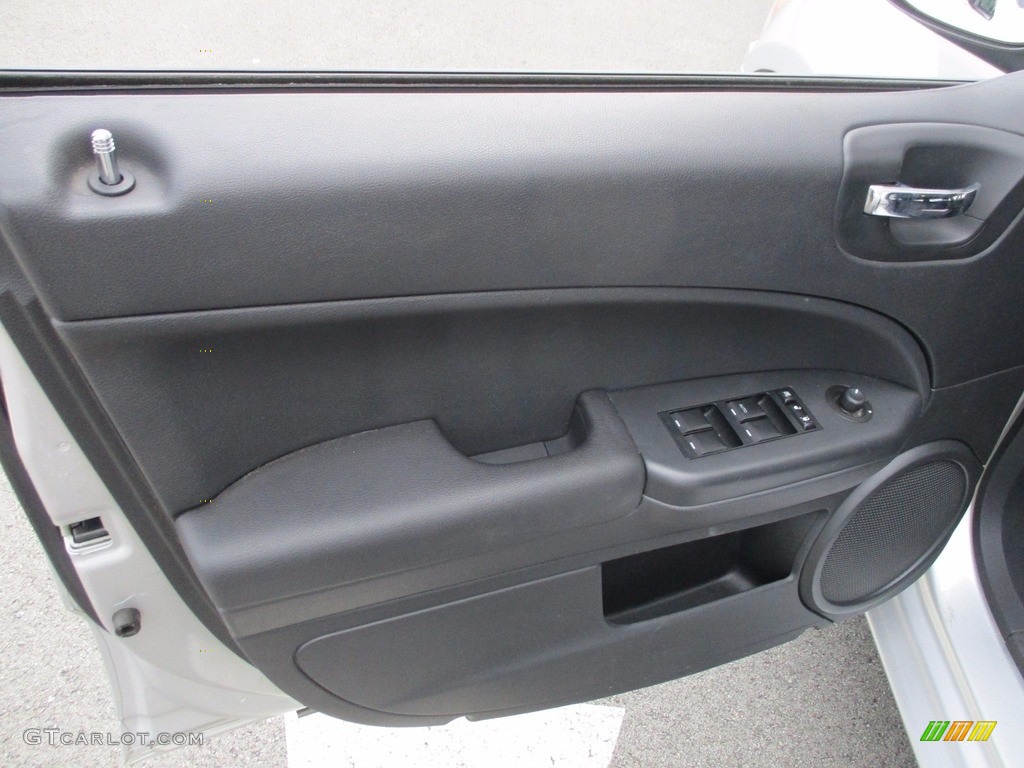 2011 Caliber Mainstreet - Bright Silver Metallic / Dark Slate Gray photo #10