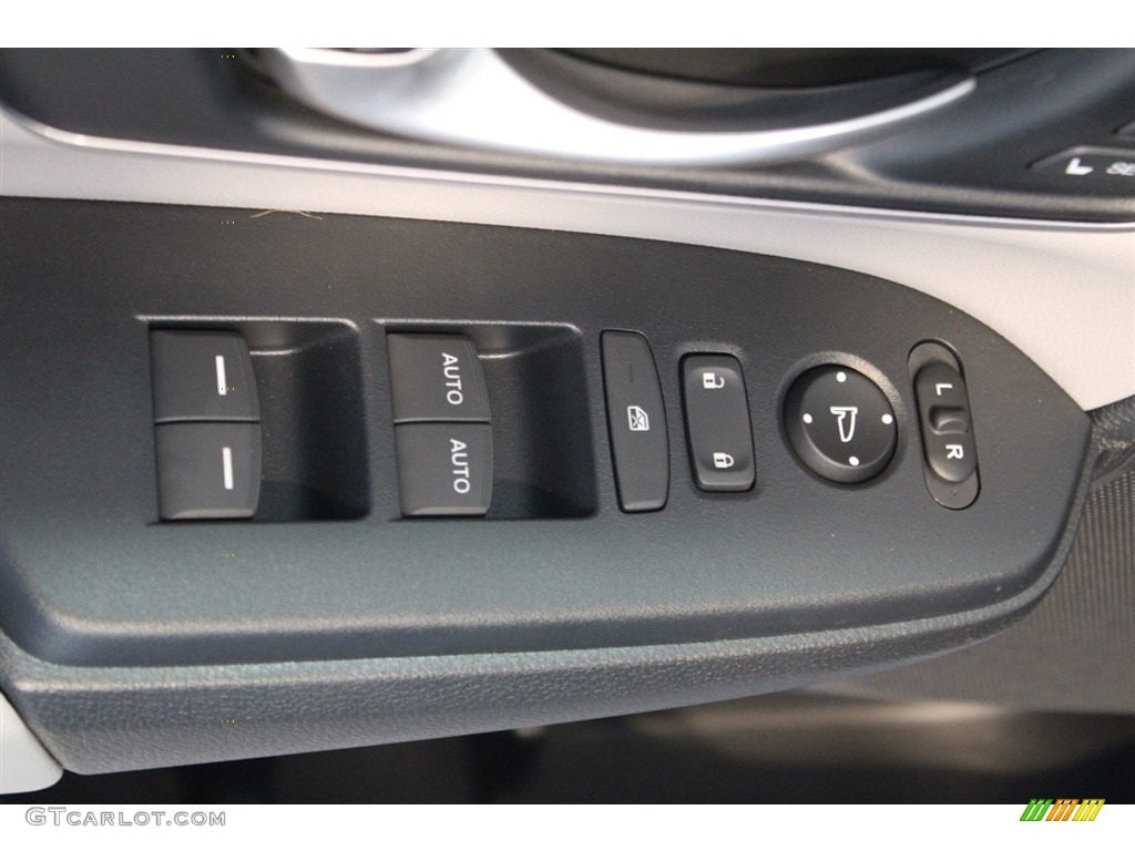2017 Honda CR-V Touring Controls Photo #122442800