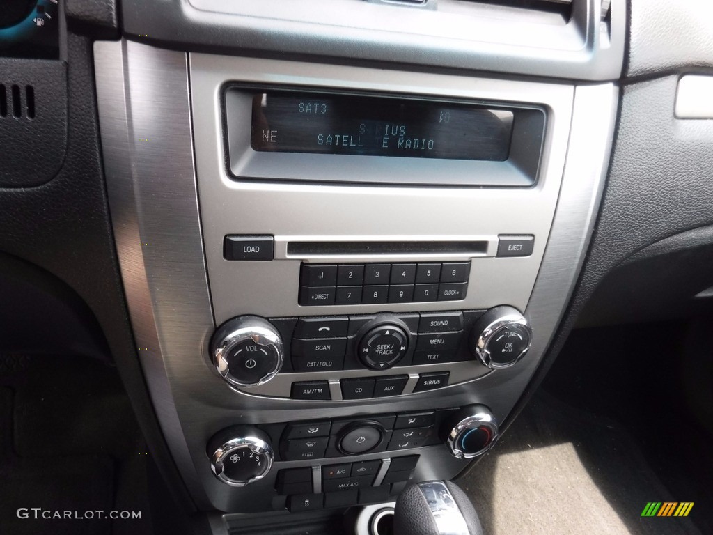 2010 Fusion SE - Brilliant Silver Metallic / Charcoal Black photo #15