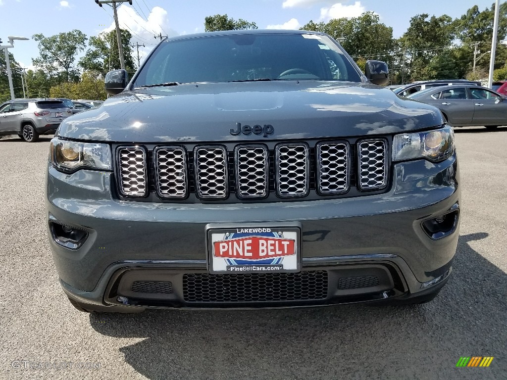 2018 Grand Cherokee Altitude 4x4 - Rhino / Black photo #2