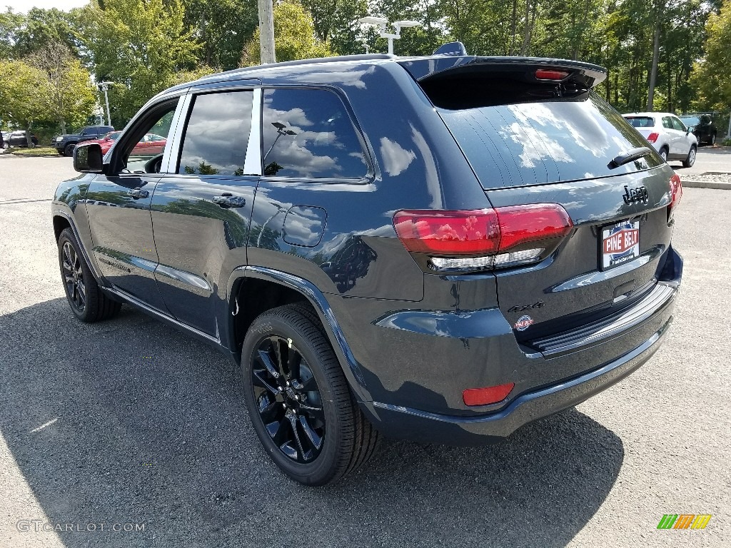 2018 Grand Cherokee Altitude 4x4 - Rhino / Black photo #4