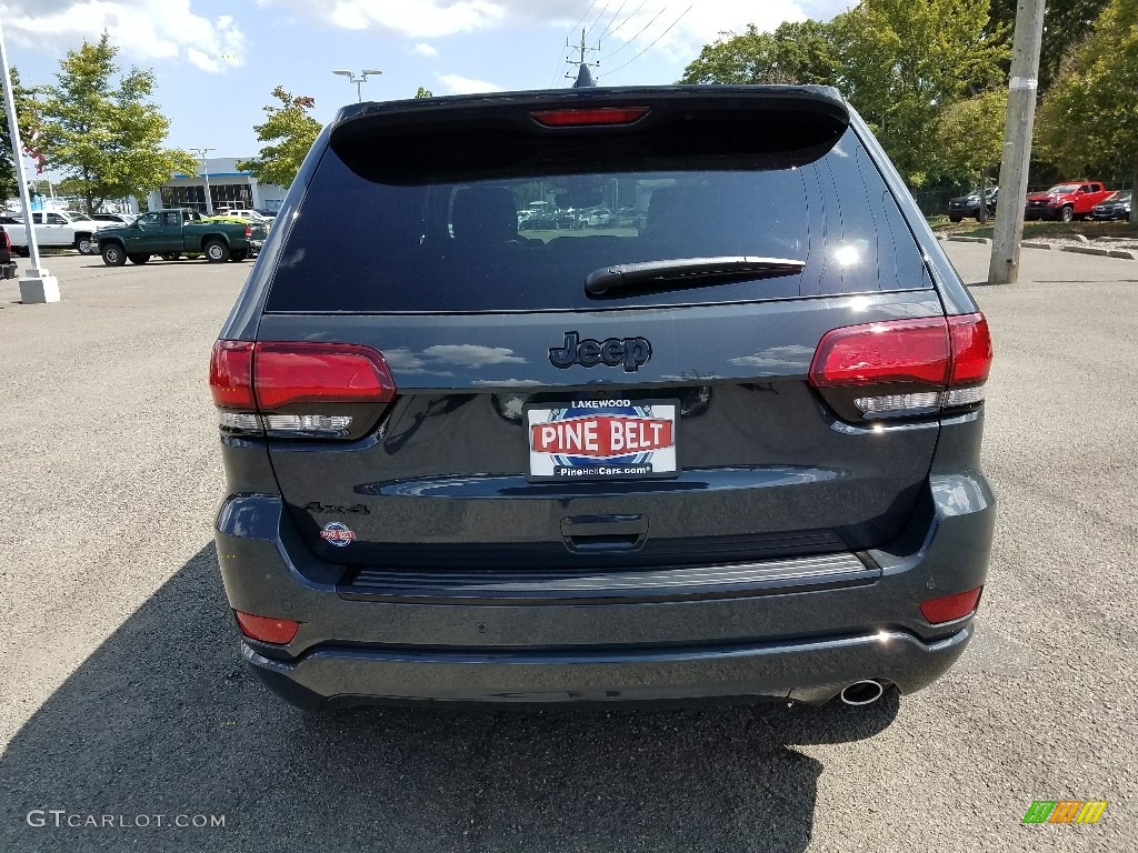 2018 Grand Cherokee Altitude 4x4 - Rhino / Black photo #5