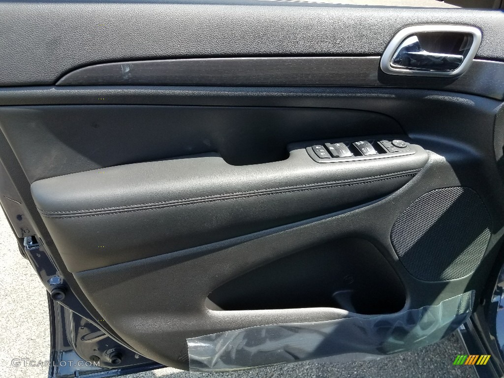 2018 Grand Cherokee Altitude 4x4 - Rhino / Black photo #8