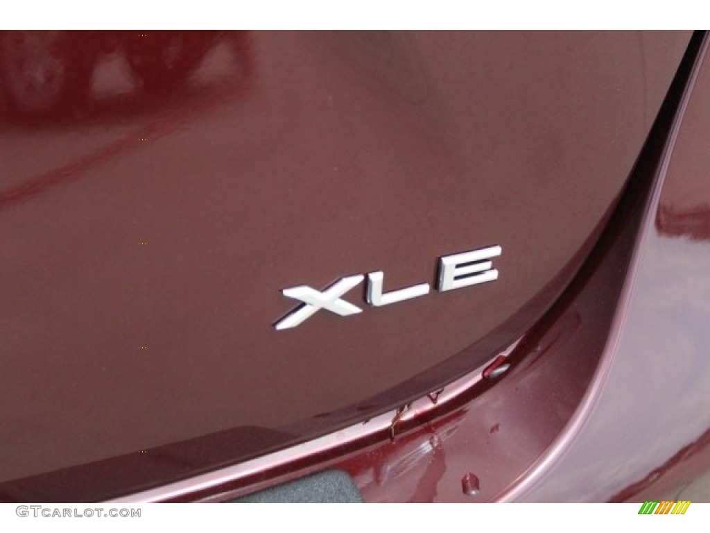 2018 Avalon XLE - Ooh La La Rouge Mica / Almond photo #9