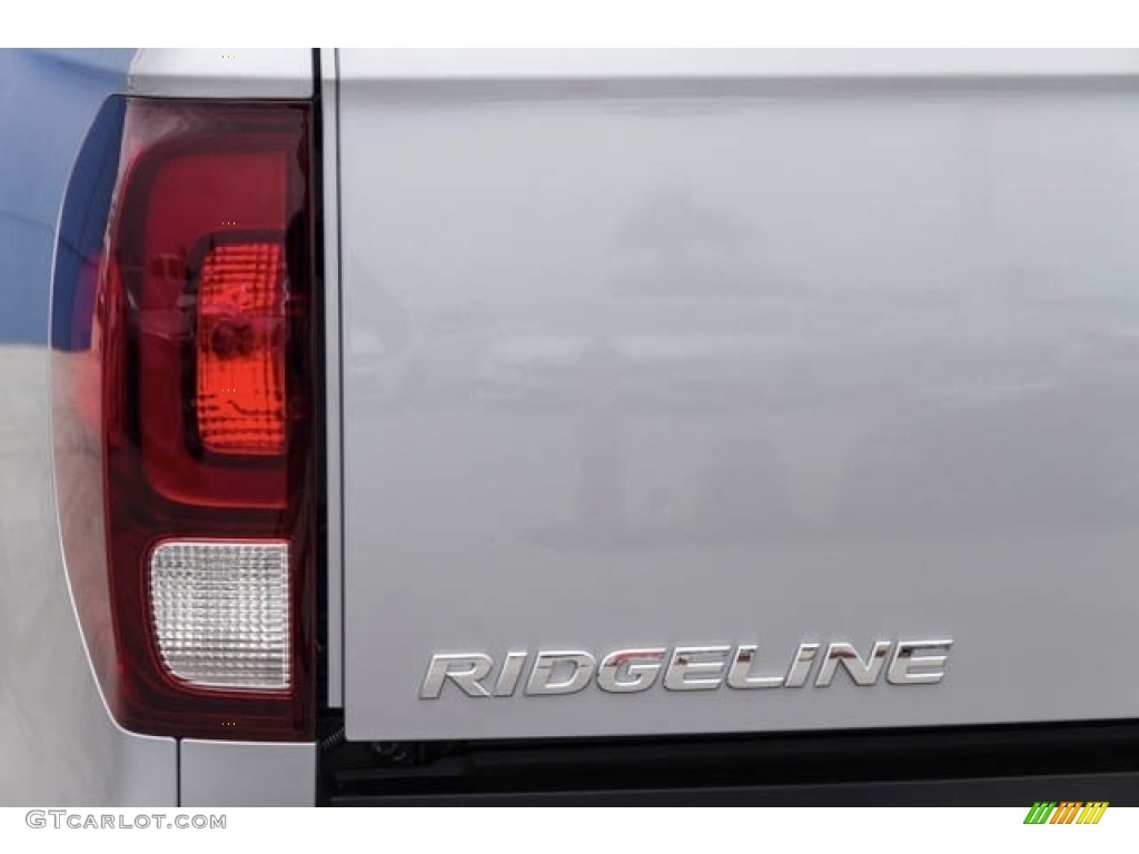 2018 Honda Ridgeline RT Marks and Logos Photos