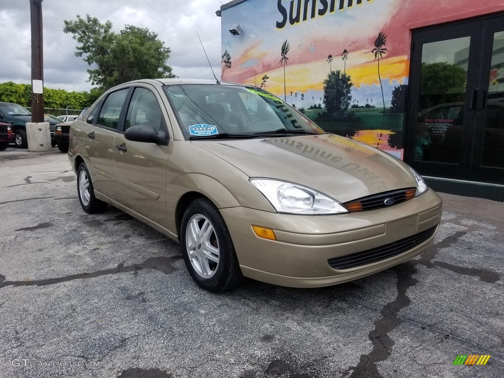 2000 Focus SE Sedan - Fort Knox Gold Metallic / Medium Parchment photo #7